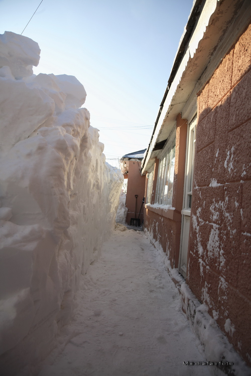 Te-au impresionat dramele oamenilor ingropati in zapada? Afla cum ii poti ajuta pe sinistrati