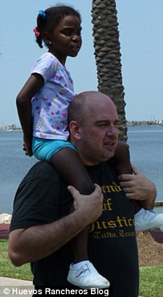 Motivul pentru care un bunic a fost bruscat si arestat se afla in aceasta fotografie