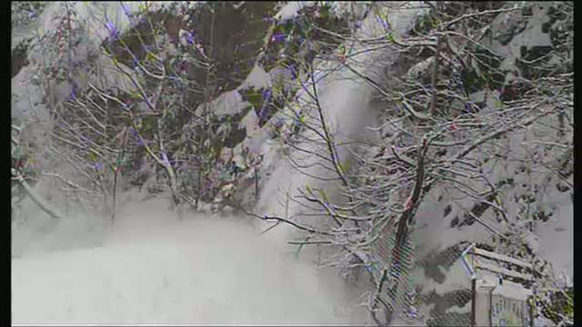 Imagini spectaculoase: avalanse surprinse de reporterii Stirile ProTV pe DN7. VIDEO