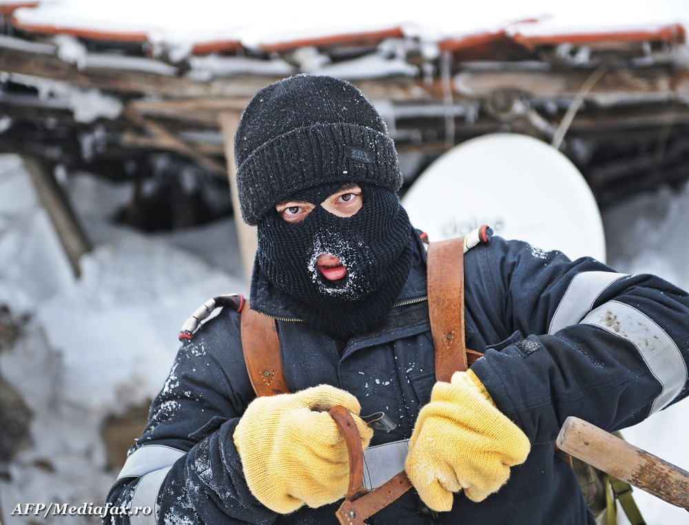 La o saptamana dupa ce ninsoarea a incetat, 13 judete sunt inca sub zapada. 32 de drumuri, blocate