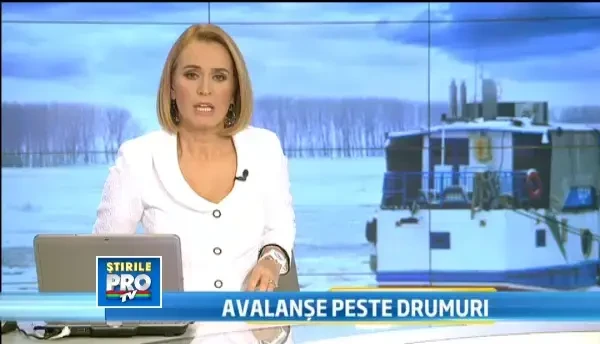 Se tin cu sufletul de o sfoara. Romanii din Delta Dunarii, merg pe sloiuri pentru o paine