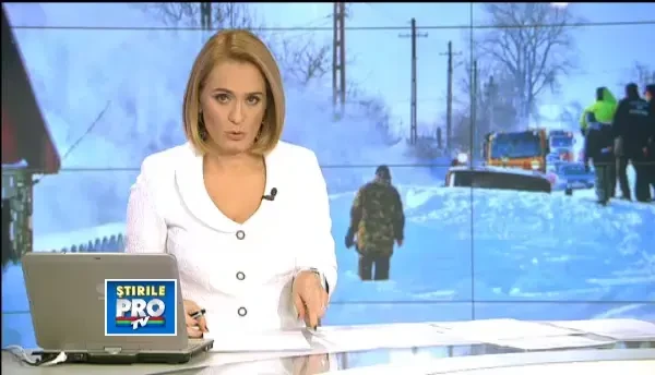 Sute de oameni din Braila, ingenuncheati de iarna. Munti de zapada, rapusi numai cu explozibil