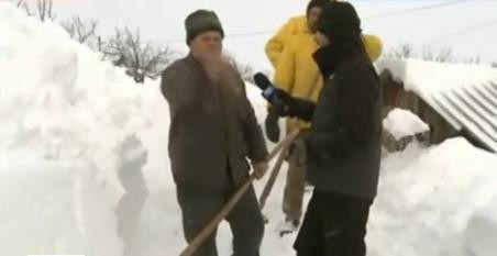 Corespondenta Alex Dima, din judetul Buzau. Oamenii dorm la -4 grade si se deplaseaza doar prin pod