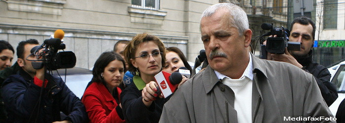 Decebal Traian Remes, de nerecunoscut la iesirea din inchisoare. Fostul ministru a scapat de cosmarul "Caltabosul"