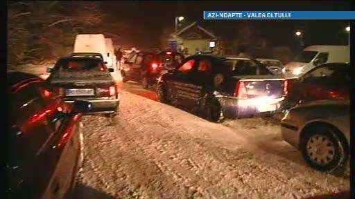 Explozii controlate pe Valea Oltului. Soferii n-au inteles ca risca sa fie ingropati sub zapada