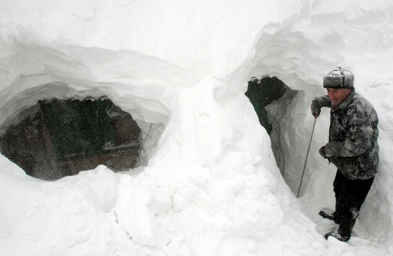 Cosmar fara sfarsit pentru satenii din Glodeanu-Silistea. Zapada inca depaseste un metru inaltime