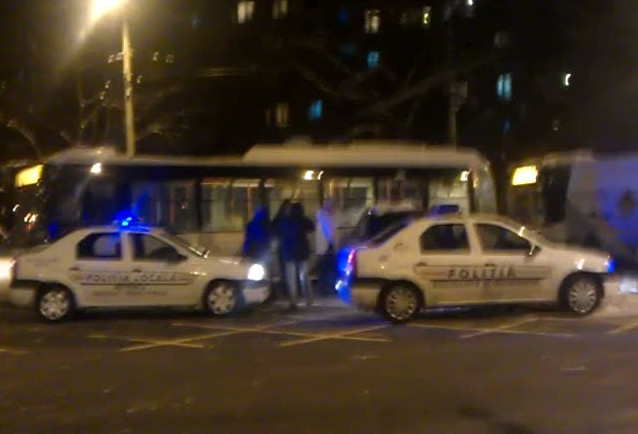 VIDEO. Sute de oameni si zeci de troleibuze, blocati din cauza nesimtirii unui singur sofer