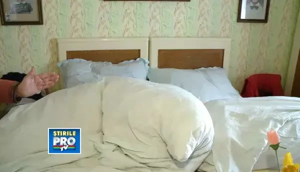 Batrani atacati in propria casa de doi mascati. Amenintati cu un cutit, au ramas fara economii