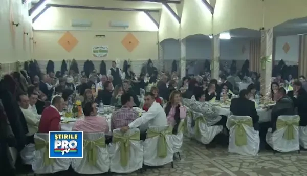 Vanatorii mai indragostiti ca niciodata. Beau si petrec.