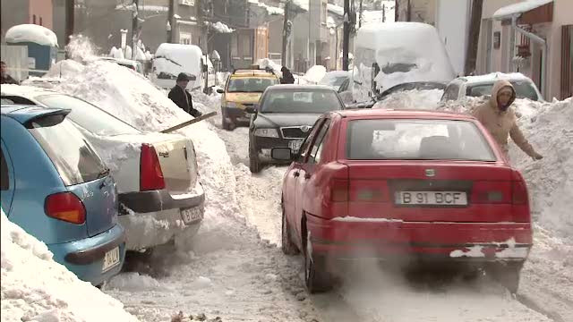 "Cine cedeaza trecerea? Ei cine, Dumnezeu!" Razboiul nervilor pe stradutele inzapezite