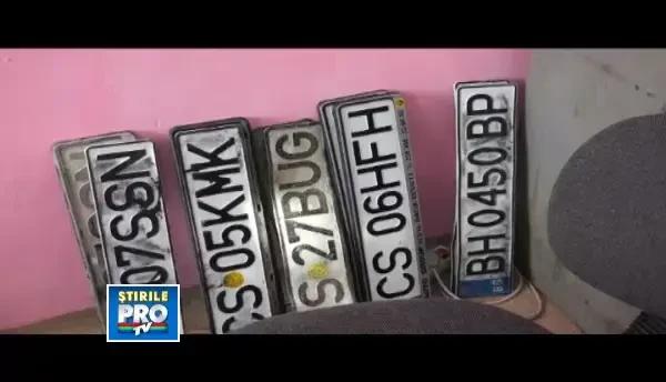 Resitean prins la furat de placute de inmatriculare. 30 de masini au ramas fara numar