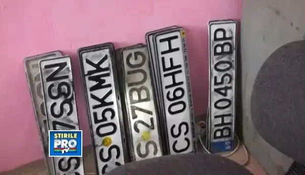 Resitean prins la furat de placute de inmatriculare. 30 de masini au ramas fara numar