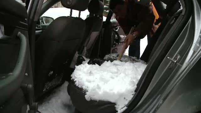 Ninsoarea a trecut, zapada ramane. Ce probleme le creeaza inca bucurestenilor nametii