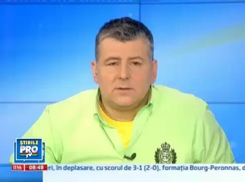 Imagini spectaculoase. Gerul puternic a inghetat o cascada de 100 de metri