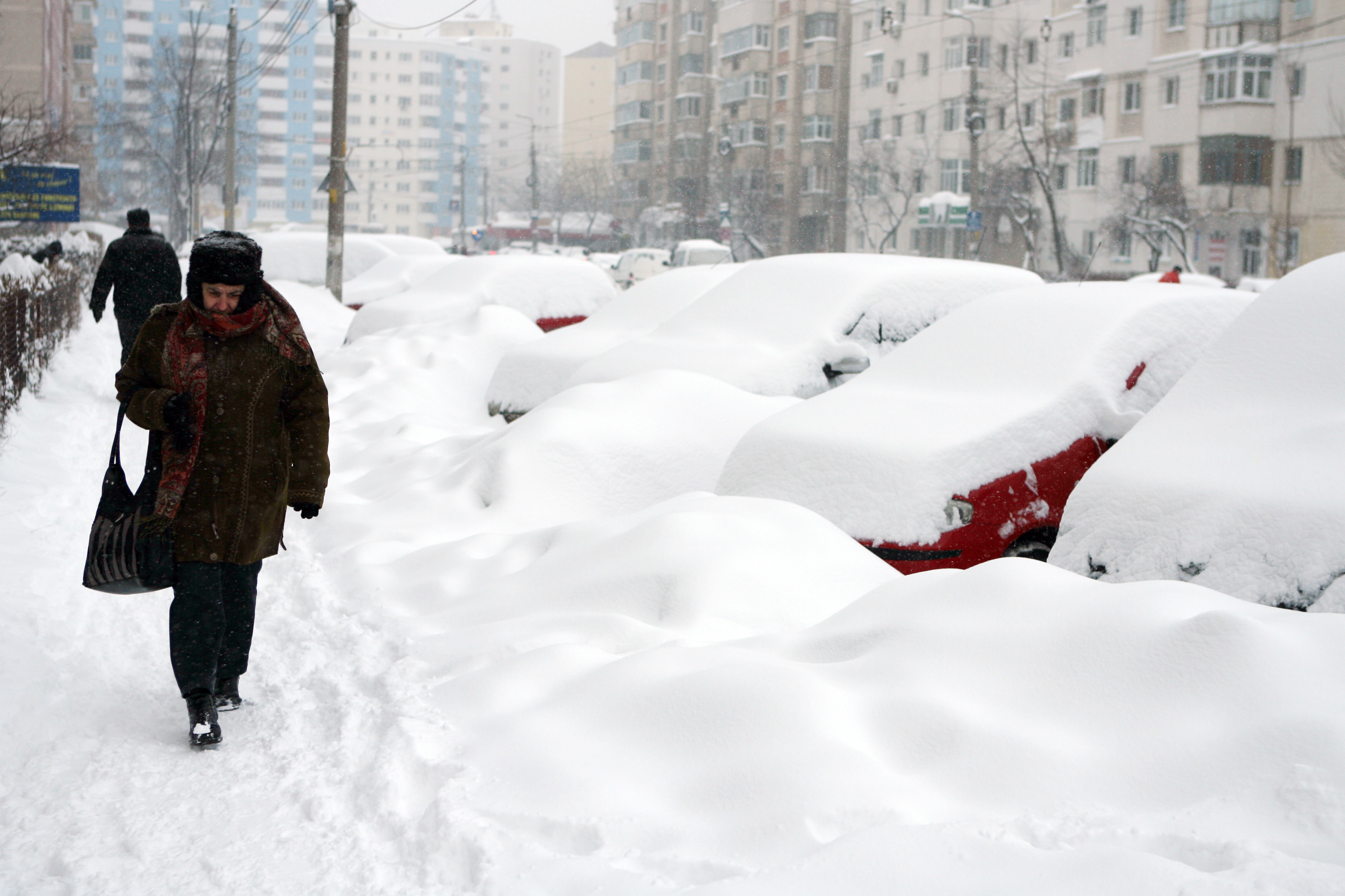 Cod galben de ninsori. Opt drumuri nationale sunt blocate, iar unele scoli din Iasi vor fi inchise