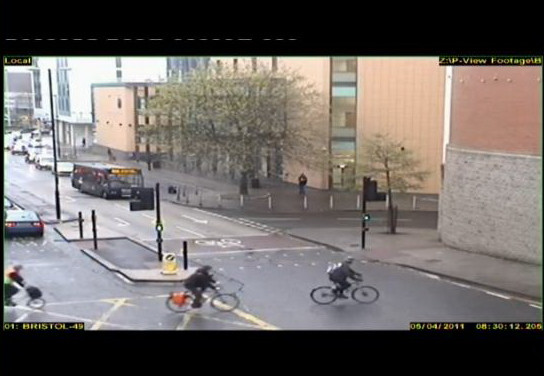 Un sofer de autobuz si-a folosit masina "ca pe o arma". Ce i-a facut unui biciclist: VIDEO