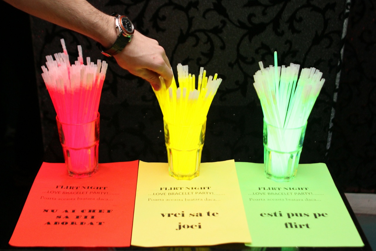 Pusi pe flirt, inabordabili sau timizi, timisorenii au petrecut in club la “Love bracelet party”
