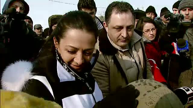 Marian Vanghelie si Oana Mizil, impreuna in campania umanitara. Au dus ajutoare sinistratilor