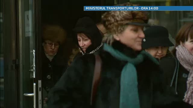 Bugetarii nu renunta la week-end-ul prelungit: in loc sa stea vineri pana la 16, rup usile la pranz