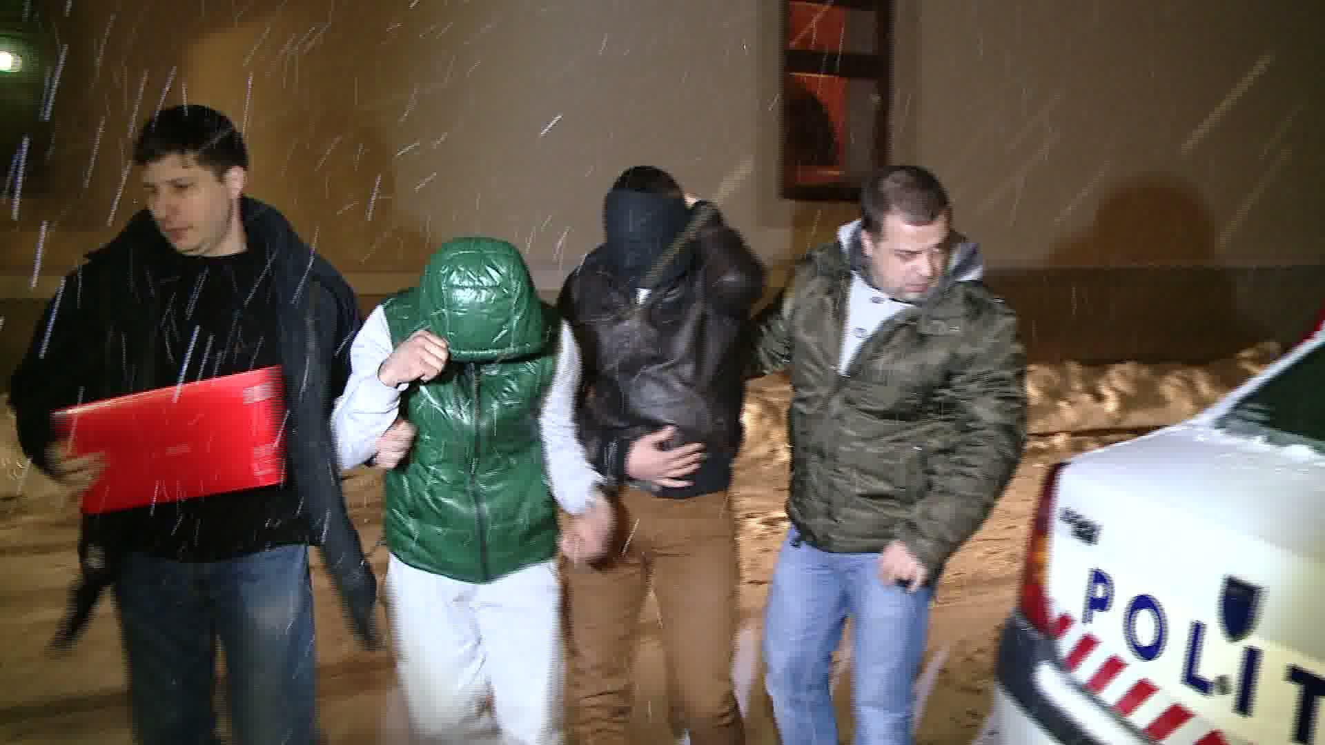 Au iesit la plimbare cu numere de inmatriculare false si cu rezervorul plin, fara sa plateasca