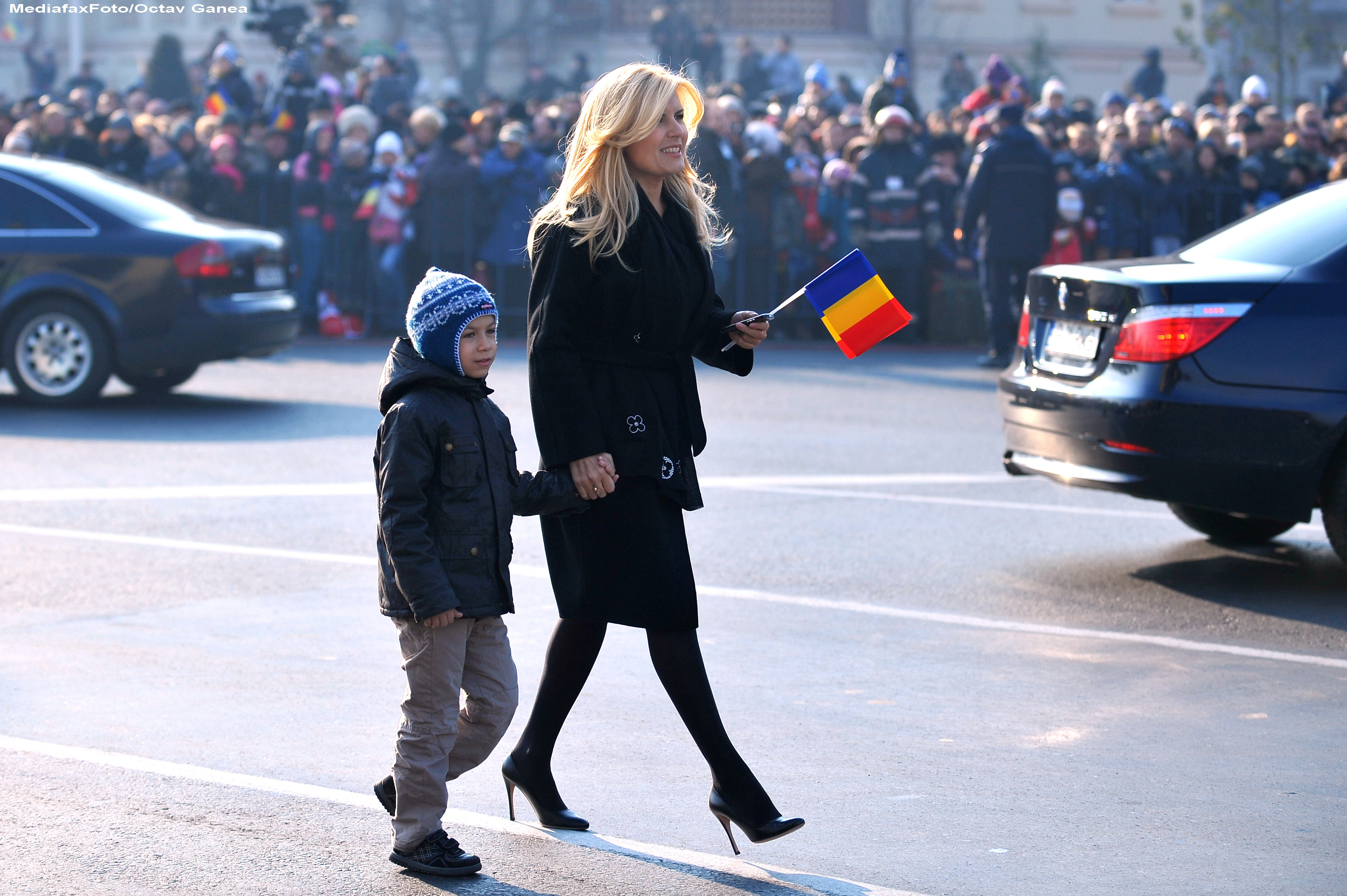 Elena Udrea: E foarte greu sa porti tocuri acum; imi doresc sa vina primavara