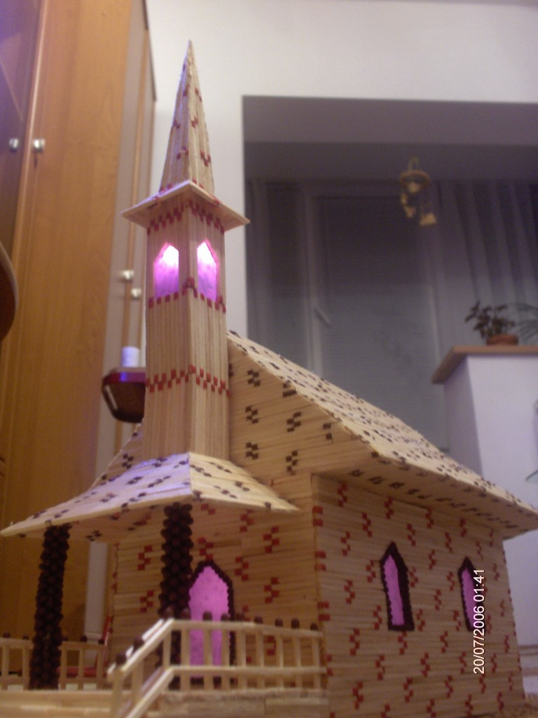 Arta chibritului. Un timisorean construieste cladiri in miniatura doar din bete