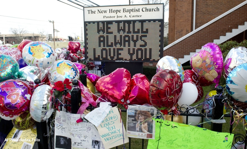 Adio, Whitney Houston. Kevin Costner: Candva am fost "bodyguard-ul" tau, acum ai plecat prea repede