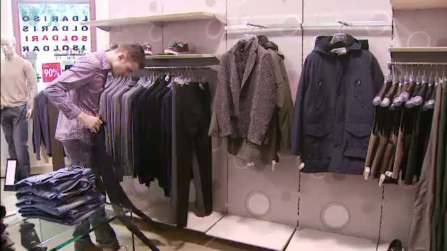 "De la 540 lei, la 108. Merita!". Magazinele si-au dublat numarul de clienti cu reduceri de 90%