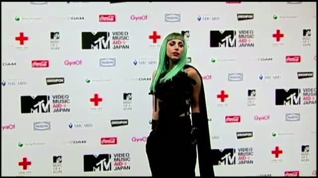 Romanul care o imbraca pe Lady Gaga. Dinu Bodiciu a facut senzatie la Saptamana Modei din Londra