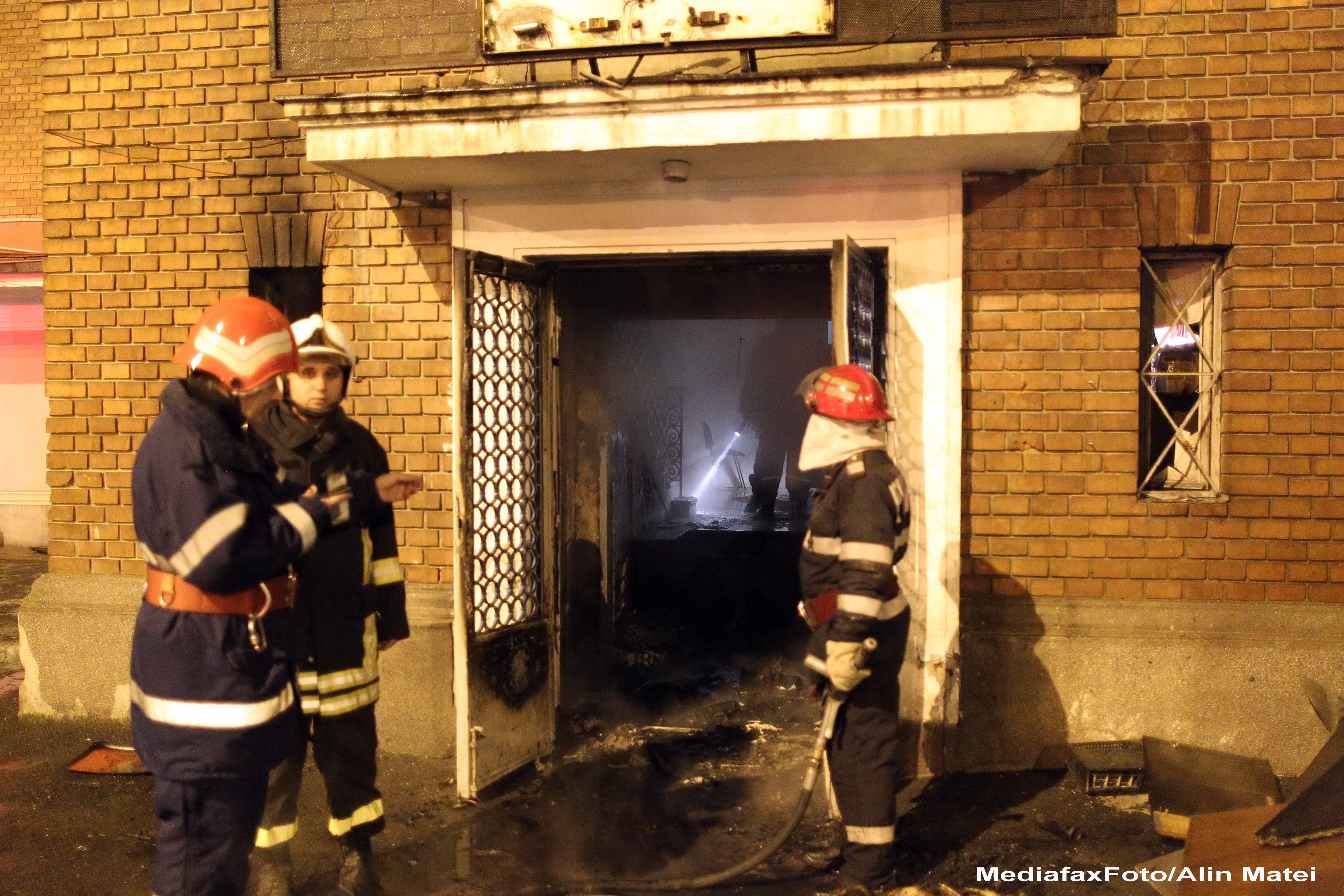 Incendiu la subsolul unui bloc din Timisoara. Zeci de locatari au fost evacuati