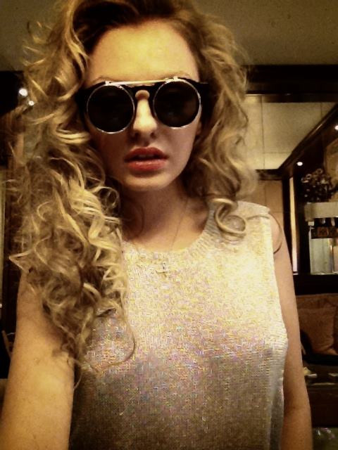 "Ochelarii" Alexandrei Stan au rupt audienta pe Facebook, desi mai nimeni nu i-a observat