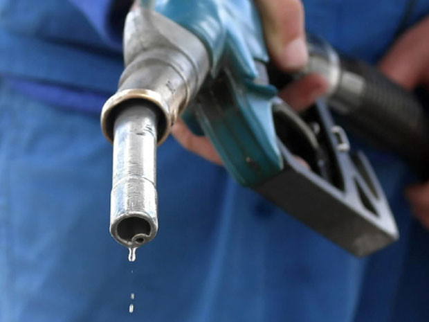 Solutia pentru scaderea pretului benzinei. Ce vor sa faca Franta, Marea Britanie si SUA