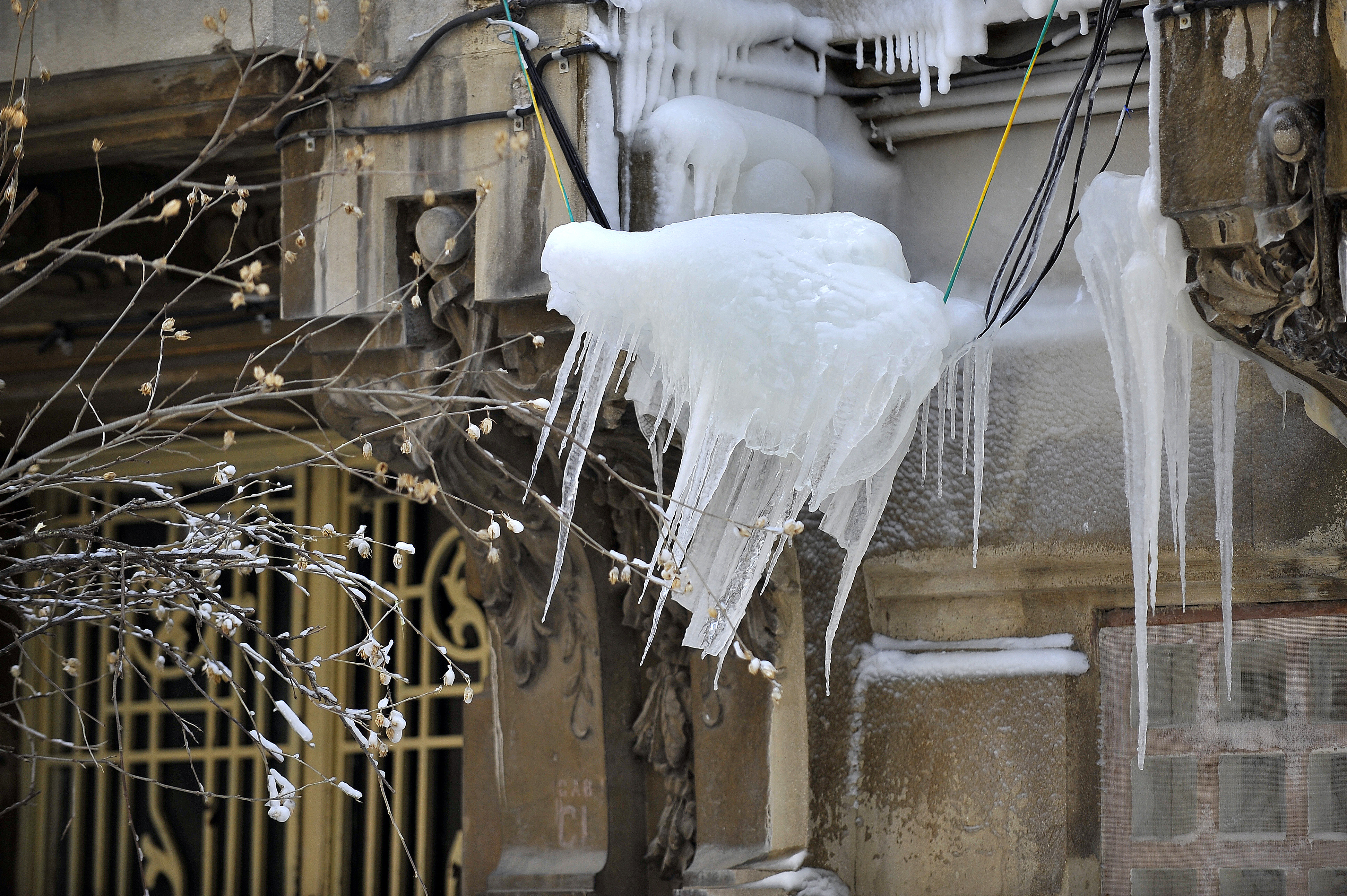 S-a ales cu dosar penal pentru ca si-a curatat zapada. Afla aici cum s-a intamplat grozavia
