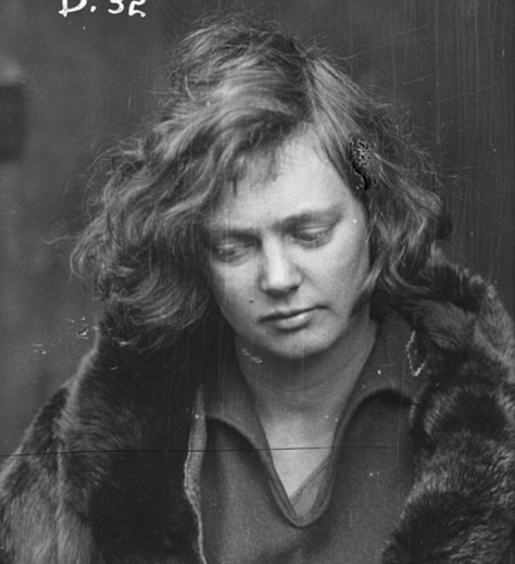 Ororile din spatele acestor imagini. De ce au fost fotografiate aceste femei acum 90 de ani