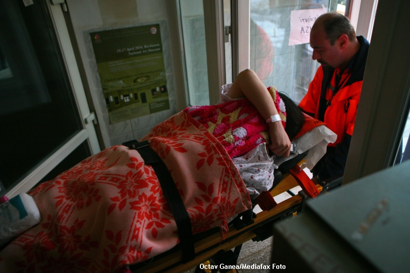 O sectie a Spitalului Judetean din Piatra Neamt, evacuata dupa ce s-a simtit miros de gaz