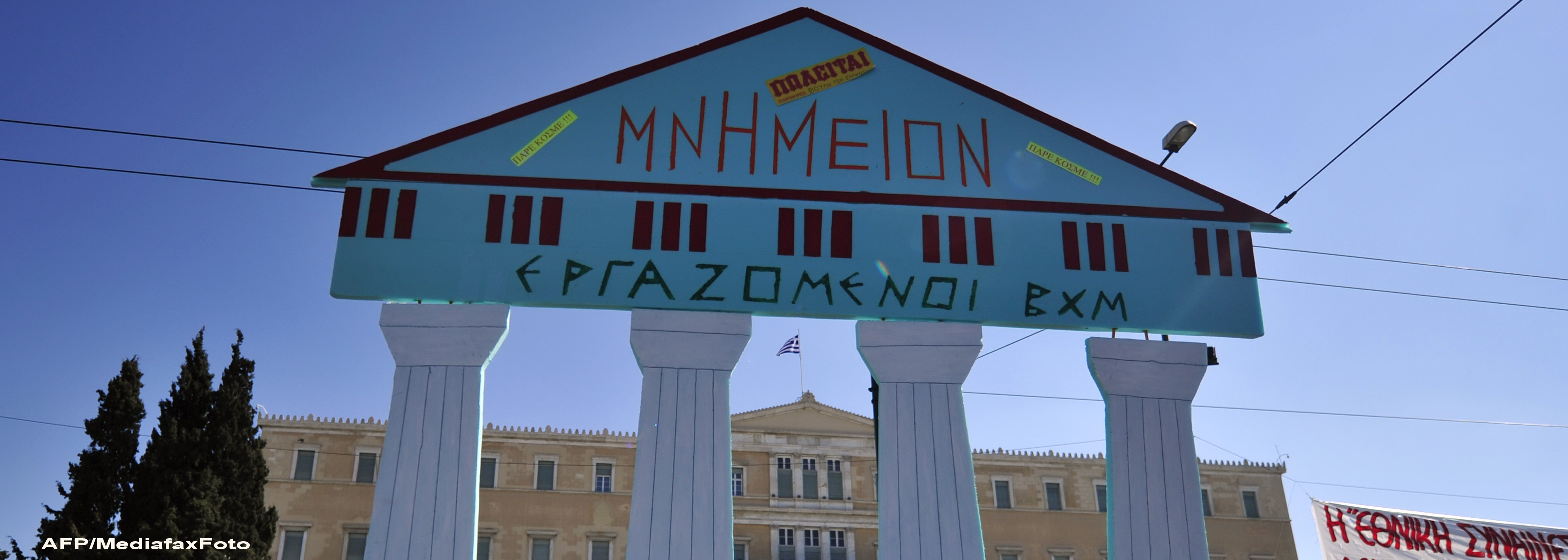 FT: Noile obligatiuni elene se tranzactioneaza deja pe piata gri la preturi ce indica un nou default