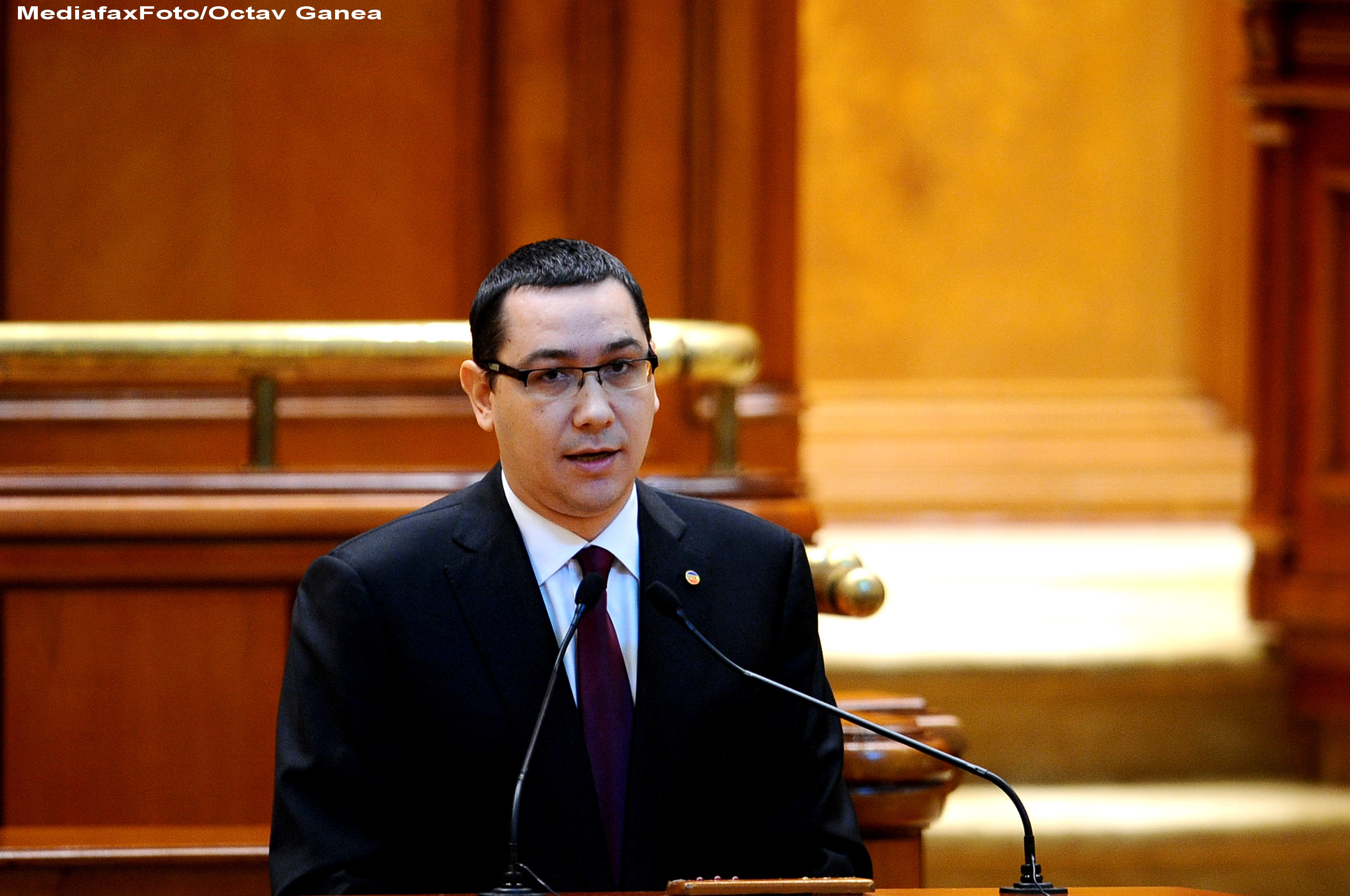 Victor Ponta: Parlamentarii USL care au semnat condica de prezenta la Camera vor dona banii
