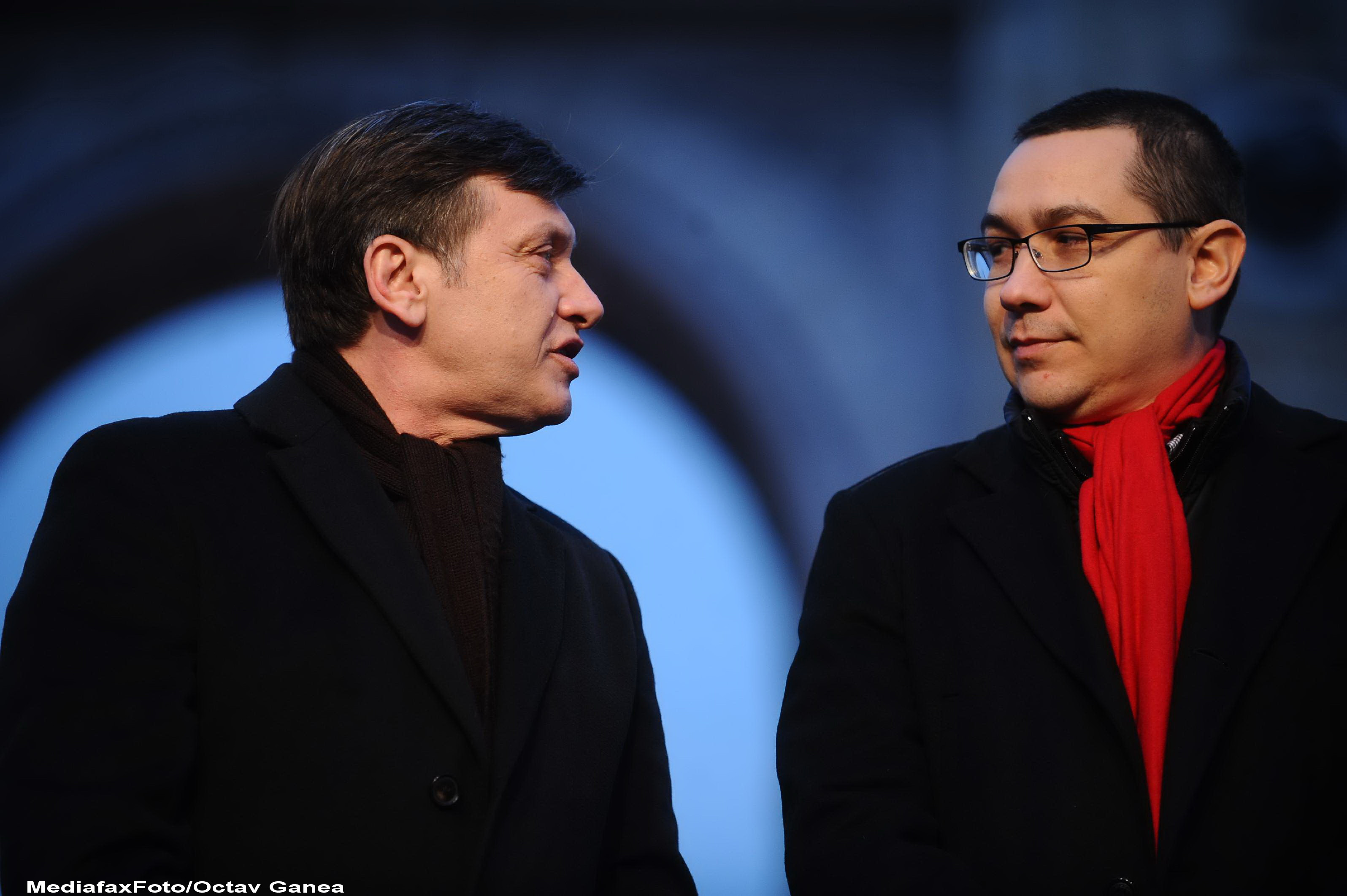 Ponta: De sarbatori vreau sa stau cu sotia si cei doi copii. Antonescu: Petrec Craciunul in familie