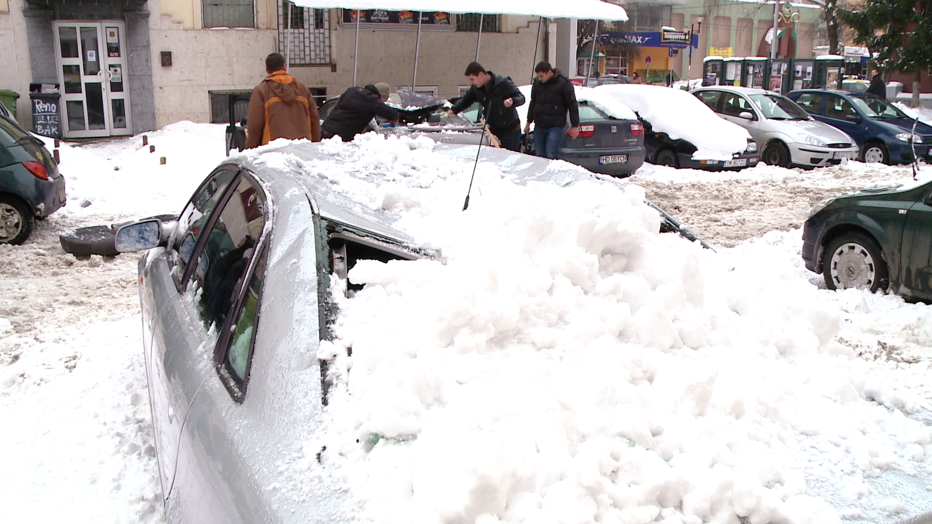 Ti-ai gasit masina distrusa de zapada? Afla cine se face vinovat si cum iti poti recupera paguba