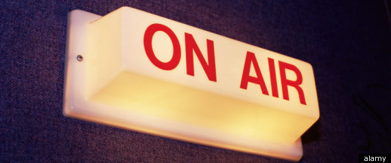 Moment amuzant la un post de radio din Republica Dominicana. Ce piesa cere un ascultator si ce primeste