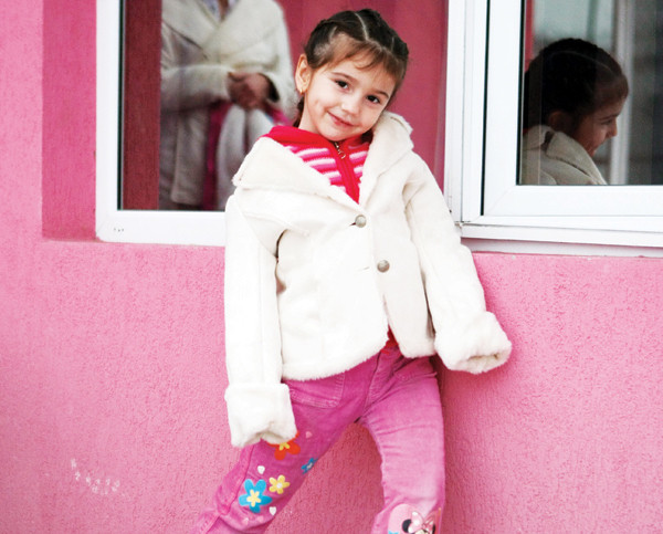 Kassandra, la a 31-a operatie! Fetita adoptata de familia Rotariu va pleca in Franta pe 12 martie