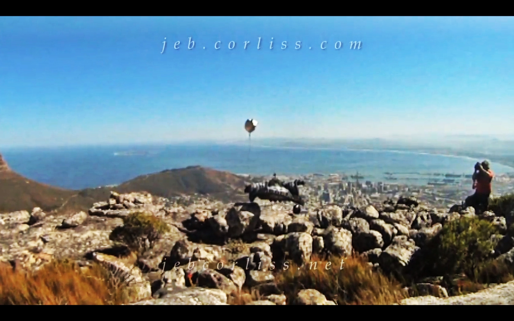 VIDEO. Iata ce vezi cand te izbesti de un munte cu 190 km/h. Imagini tulburatoare