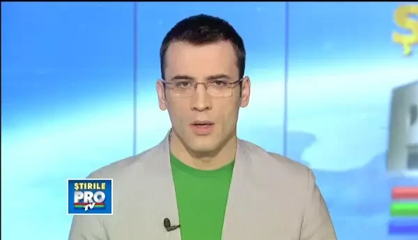 IMAGINI CAMERA DE SUPRAVEGHERE. Barbat spulberat de taxi pe trotuar, langa sectia de politie