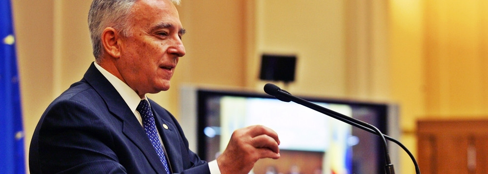 BNR: Leul ar putea pierde si mai mult teren in fata euro, iar preturile vor creste cu 3% in 2013