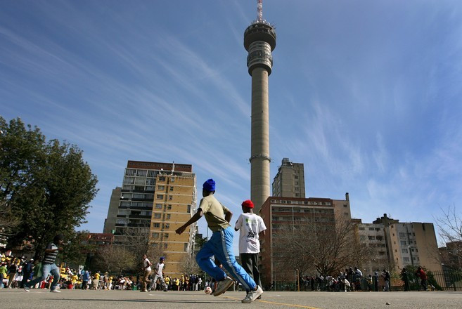 "Intre Rai si Iad" - un reportaj in unul dintre cele mai periculoase cartiere din Africa de Sud