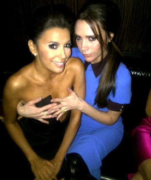 “Draga, acopera-te! Nu vezi cum arati?” Moment intim intre doua dive, surprins de fotografi. FOTO