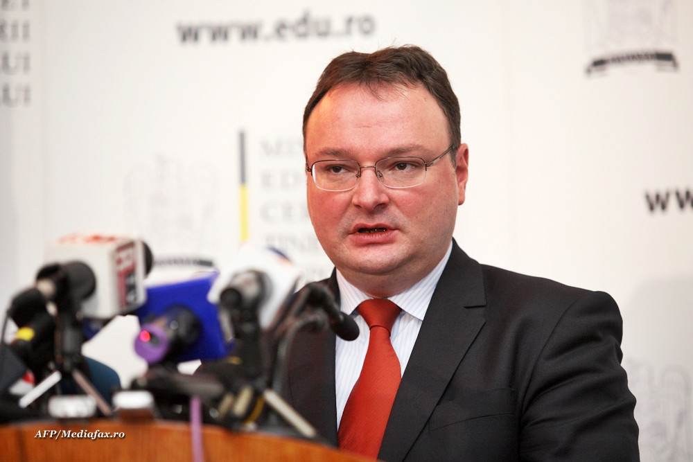 Baba: "Procedura nu se modifica. Parintii isi pot duce copiii la ce scoala doresc, fara evaluare"