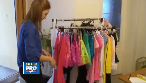 Creatorii de moda clujeni profeseaza in ciuda invaziei de haine in serie