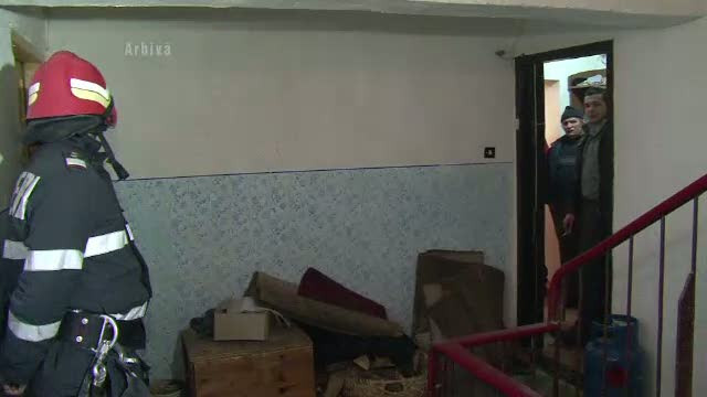 Un copil si parintii sai, raniti in urma unei explozii produse intr-un bloc din Capitala