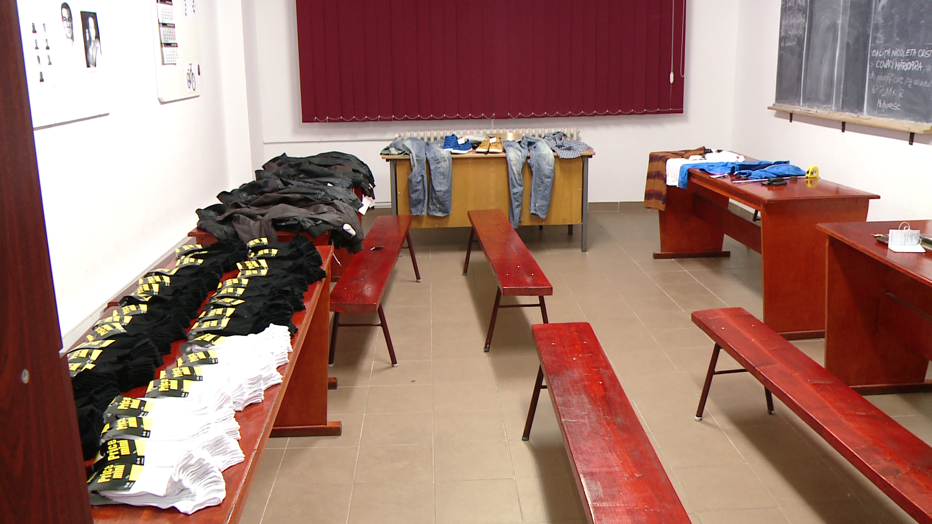 Doi minori sunt cercetati penal pentru ca au furat haine dintr-o camera de camin